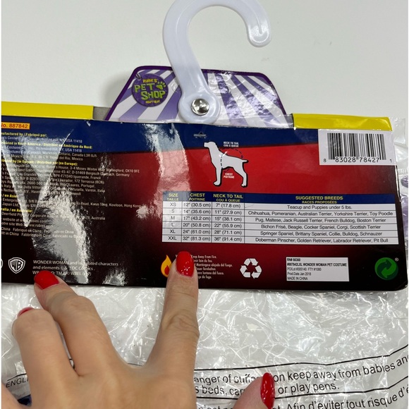 Wonder Woman dog costume - Picture 4 of 4